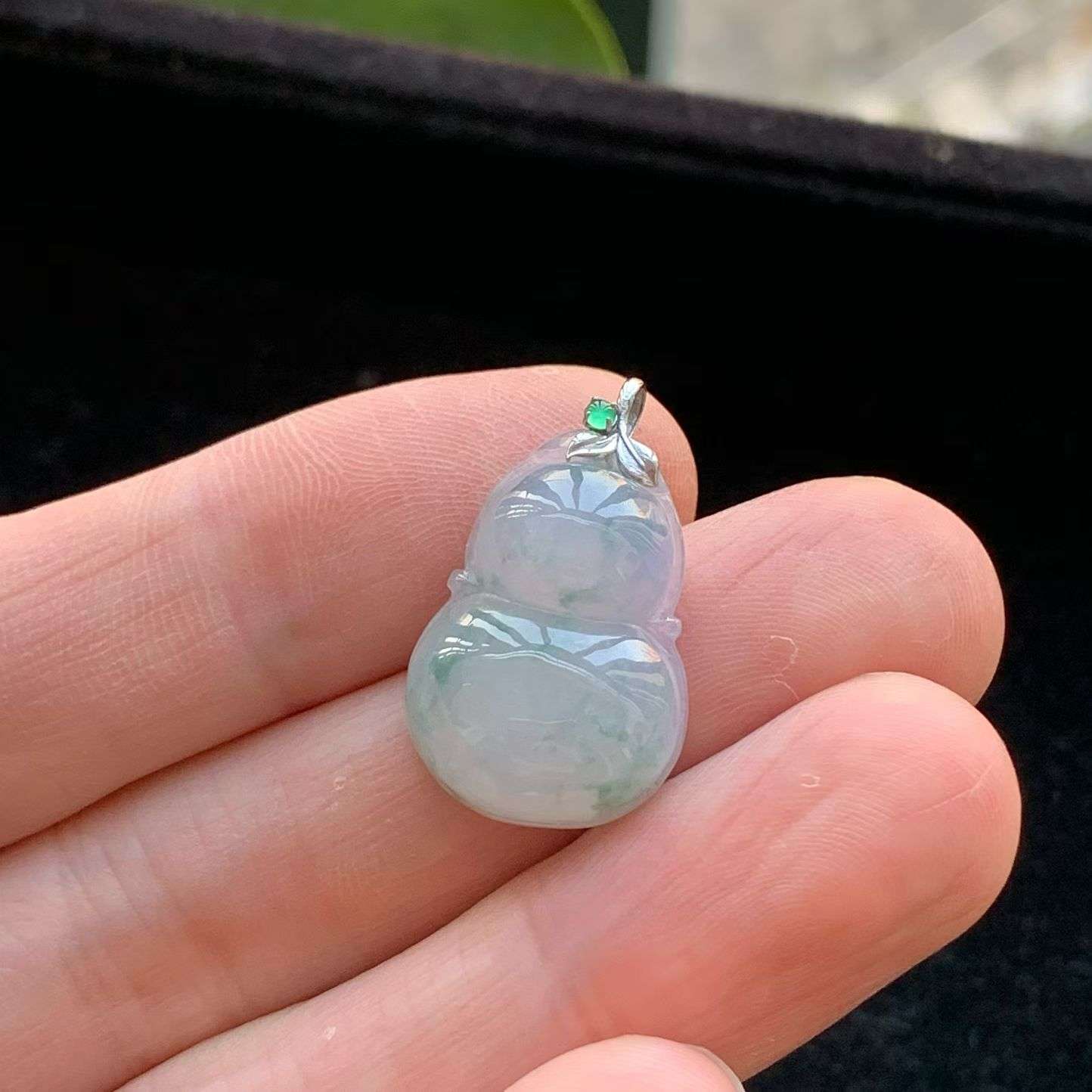 A货天然翡翠冰糯种18k飘花紫罗兰葫芦吊坠重量3.62
4月15日