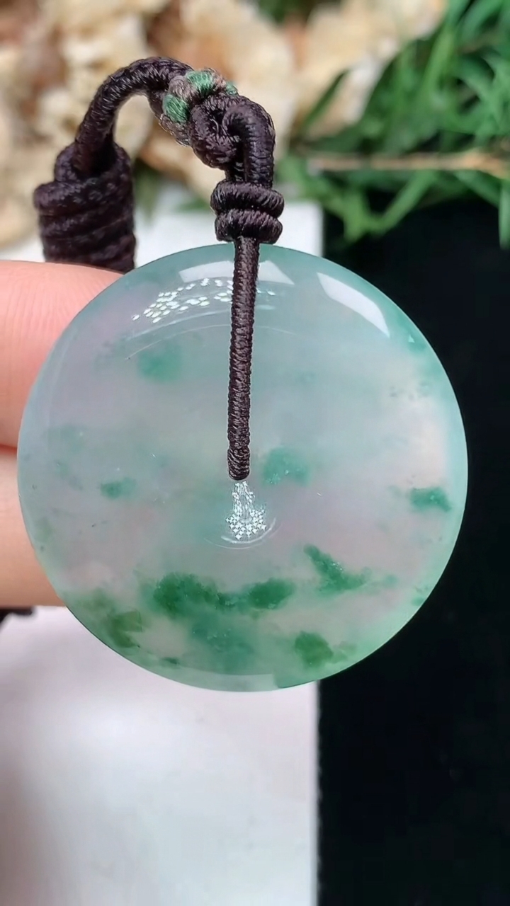 天然A货翡翠飘花平安扣吊坠，尺寸30.7-5.4，重量:12.16g
4月15日