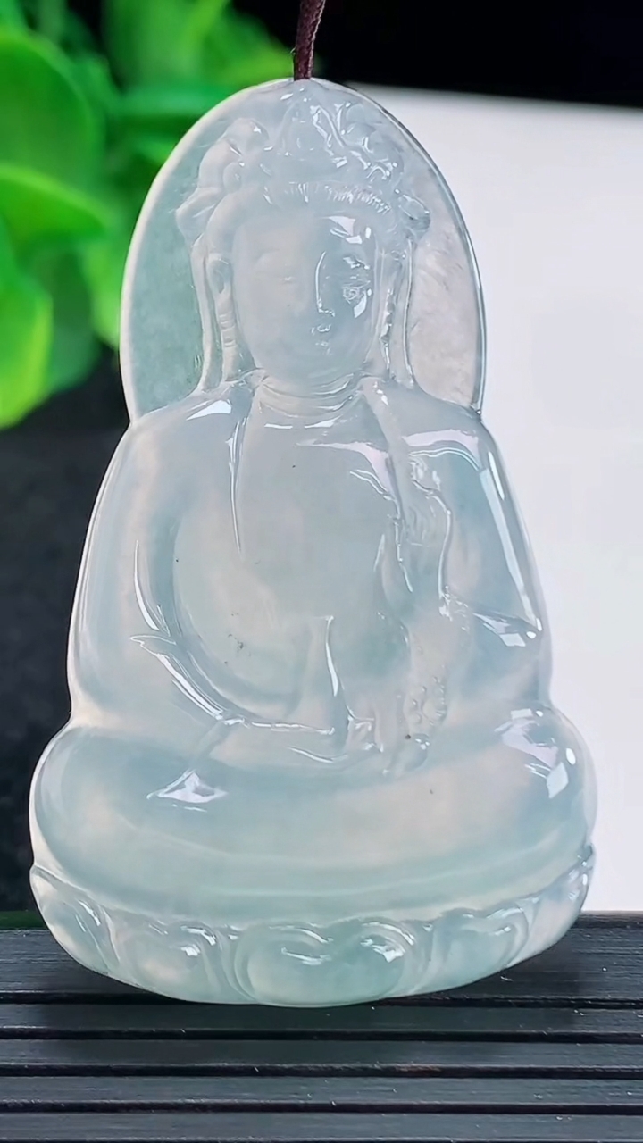 天然A货翡翠紫罗兰观音菩萨吊坠尺寸52.4-32-5.5重量:17.09g
4月15日