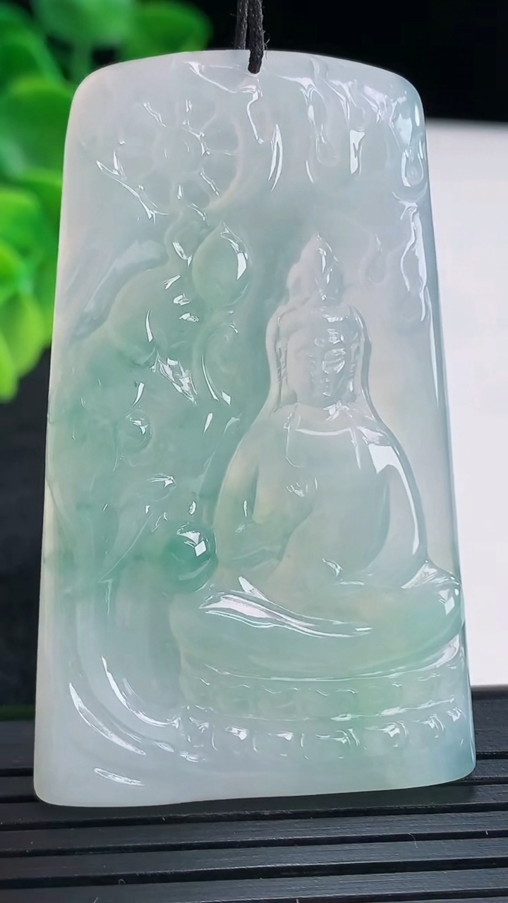 天然A货翡翠飘花观音菩萨吊坠尺寸58.1-35-4.4重量:23.43g
4月15日