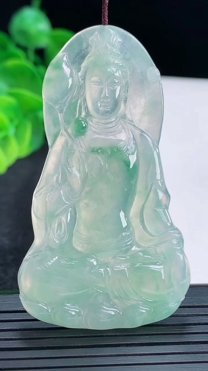 天然A货翡翠大势至菩萨吊坠尺寸63.4-36.8-5重量:19.84g
4月15日