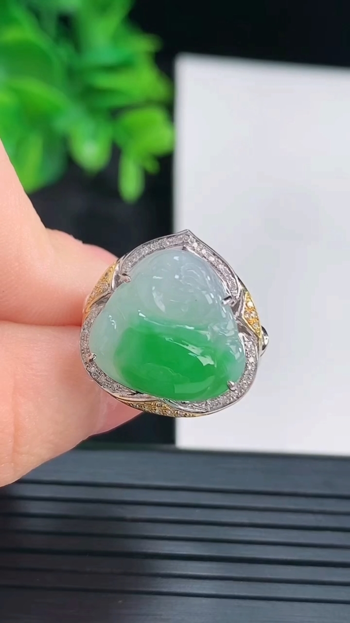 天然A货翡翠佛公戒指尺寸17.1-13.6-14.6重量:4.37g2026年4月15日
工厂直销收