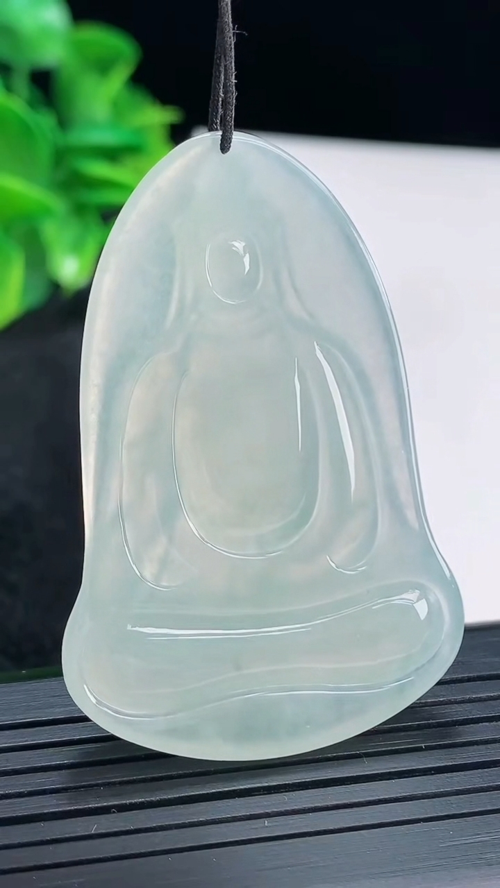 天然A货翡翠飘花观音菩萨吊坠尺寸54.6-36.4-6.2重量:20.02g
4月15日