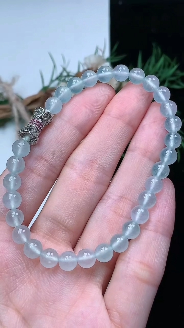 天然A货翡翠白冰圆珠手串，尺寸5.8-30颗，重量:12.36g4月15日
工厂直销收藏佳品,种好水