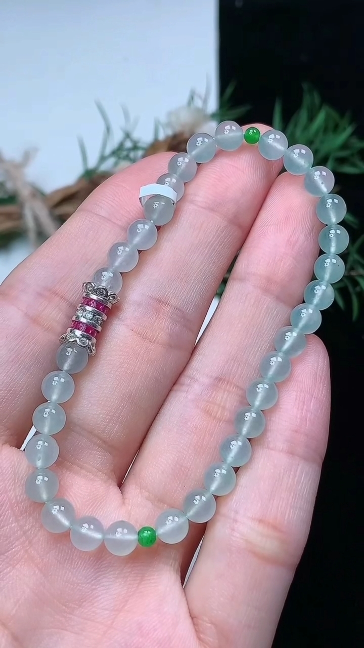 天然A货翡翠白冰圆珠手串，尺寸4.9-34颗，重量:8.23g4月15日
工厂直销收藏佳品,种好水足