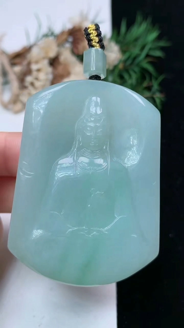 天然A货翡翠素衣观音吊坠，尺寸55.7-40.9-12.2，重量:70.68g
4月15日
