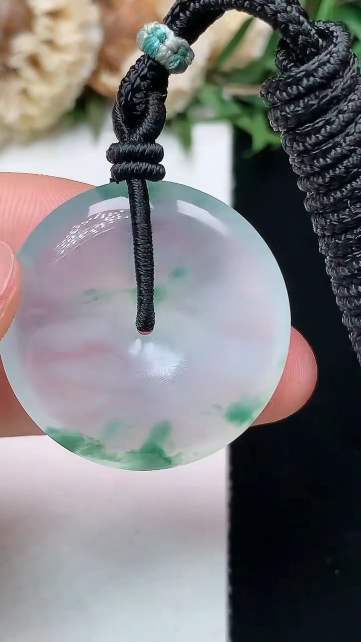 天然A货翡翠飘花平安扣吊坠，尺寸27.7-5.9，重量:11.22g
4月15日