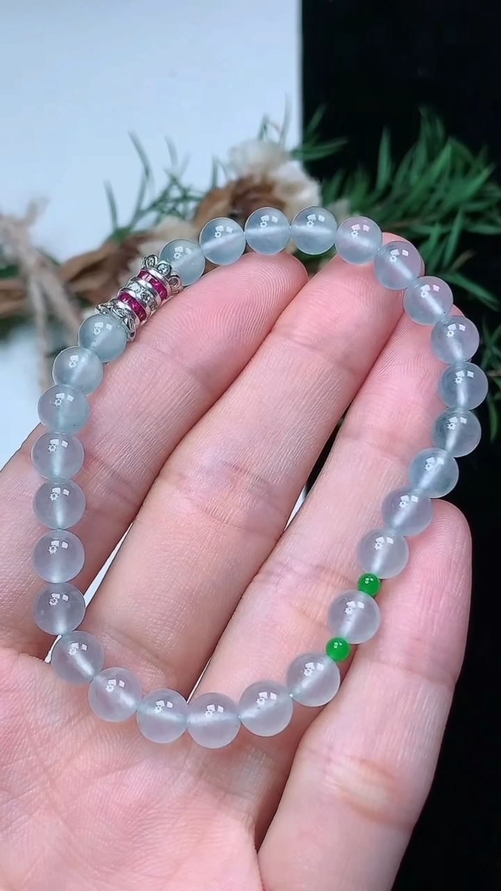 天然A货翡翠白冰圆珠手串，尺寸5.9-29颗，重量:11.00g4月15日
工厂直销收藏佳品,种好水