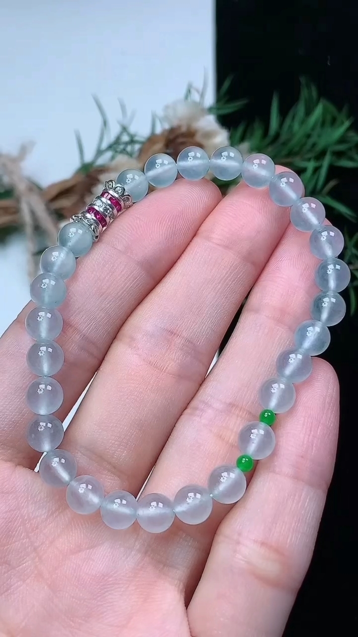 天然A货翡翠白冰圆珠手串，尺寸5.9-29颗，重量:11.00g4月15日
工厂直销收藏佳品,种好水