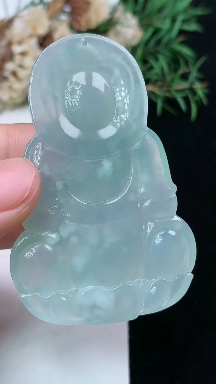 天然A货翡翠观音菩萨吊坠，尺寸56.2-35.7-6.2，重量:20.44g
4月15日