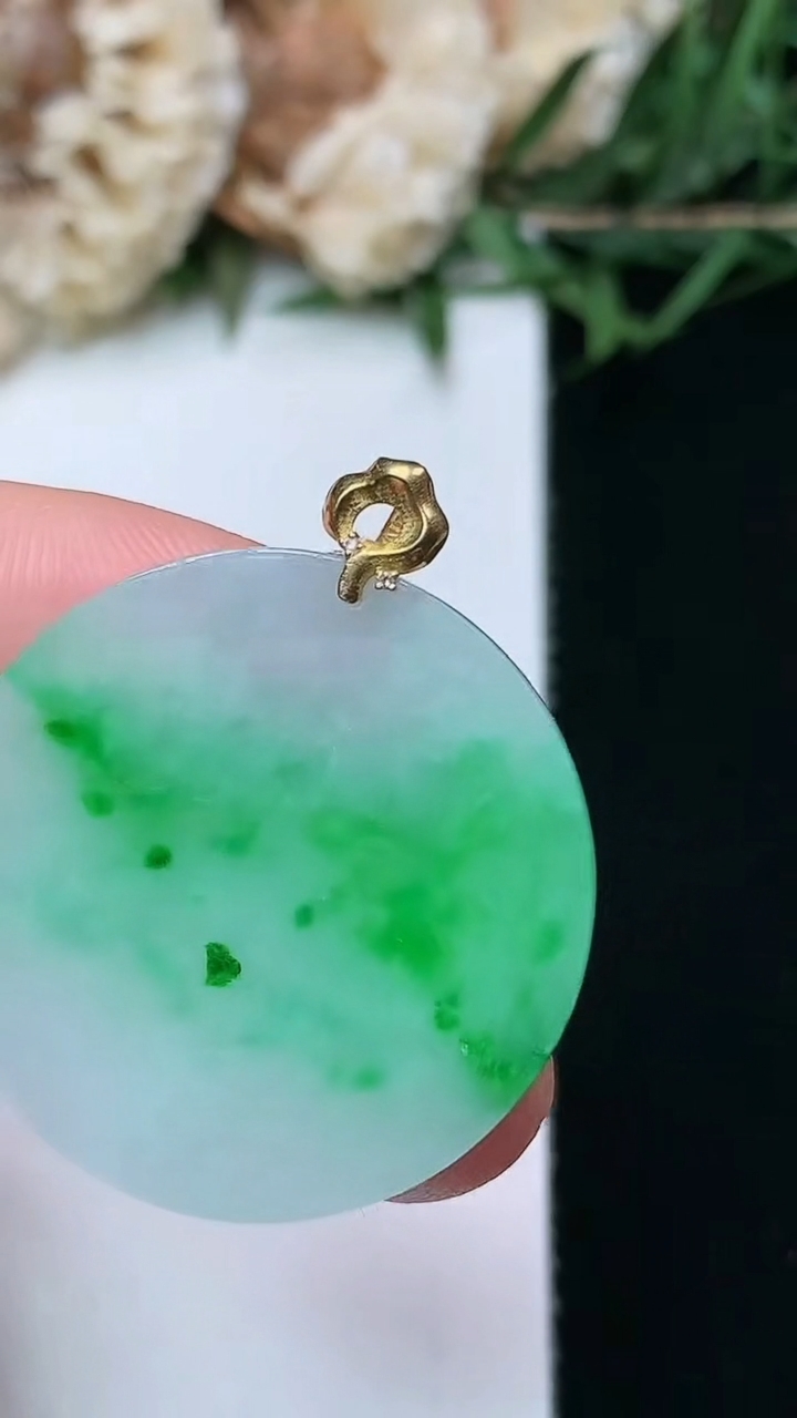 天然A货翡翠无事牌吊坠，尺寸26.4-27，重量:5.12g
4月15日