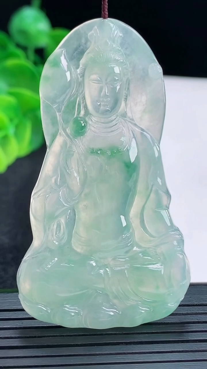 天然A货翡翠大势至菩萨吊坠尺寸63.4-36.8-5重量:19.84g
4月15日