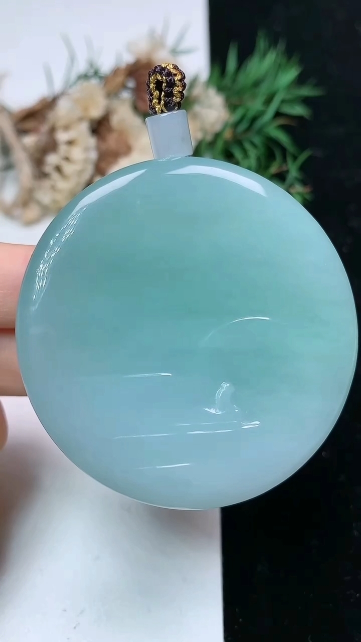 天然A货翡翠悟道吊坠，尺寸50.4-11.8，重量:78.62g
4月15日