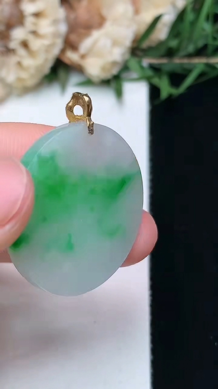 天然A货翡翠无事牌吊坠，尺寸26.4-27，重量:5.12g
4月15日