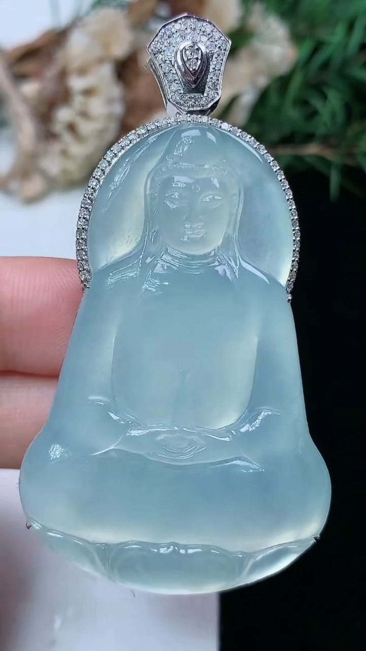 天然A货翡翠白冰素衣观音吊坠，尺寸50-33.5-8.5，重量:20.19g
4月15日