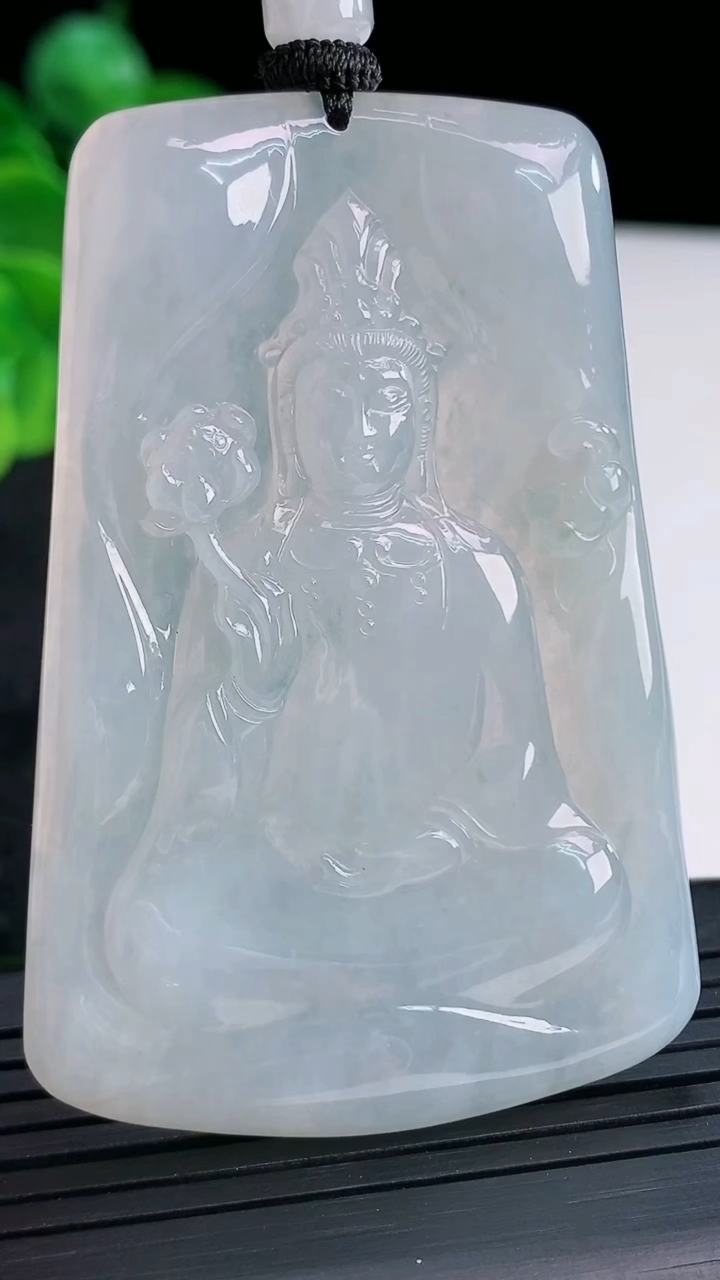 天然A货翡翠大势至菩萨吊坠尺寸63-42.2-5.5重量:37.07g
4月15日