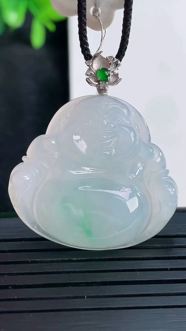 天然A货翡翠佛公吊坠尺寸35.7-31.5-6重量:8.96g
4月15日