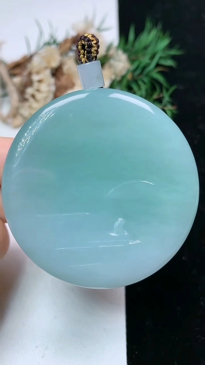 天然A货翡翠悟道吊坠，尺寸50.4-11.8，重量:78.62g
4月15日