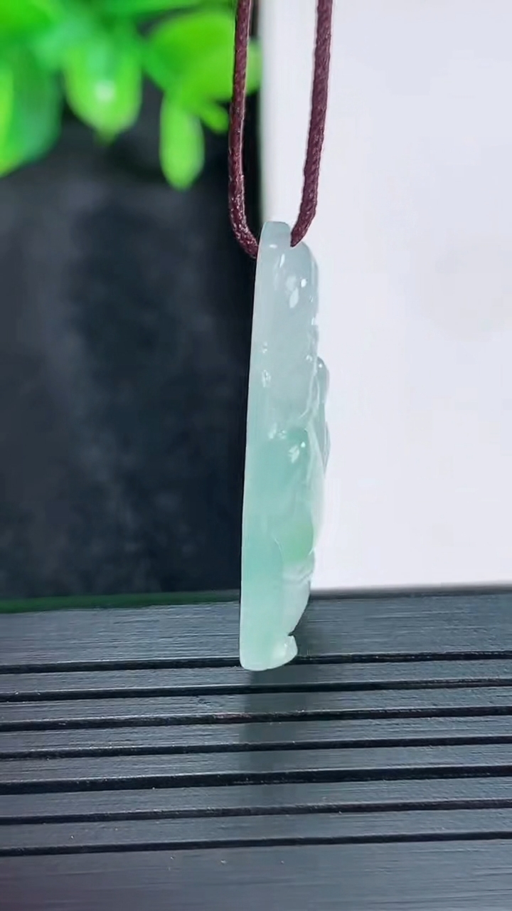 天然A货翡翠财神爷吊坠尺寸30.9-16.5-4.2重量:4.06g
4月15日