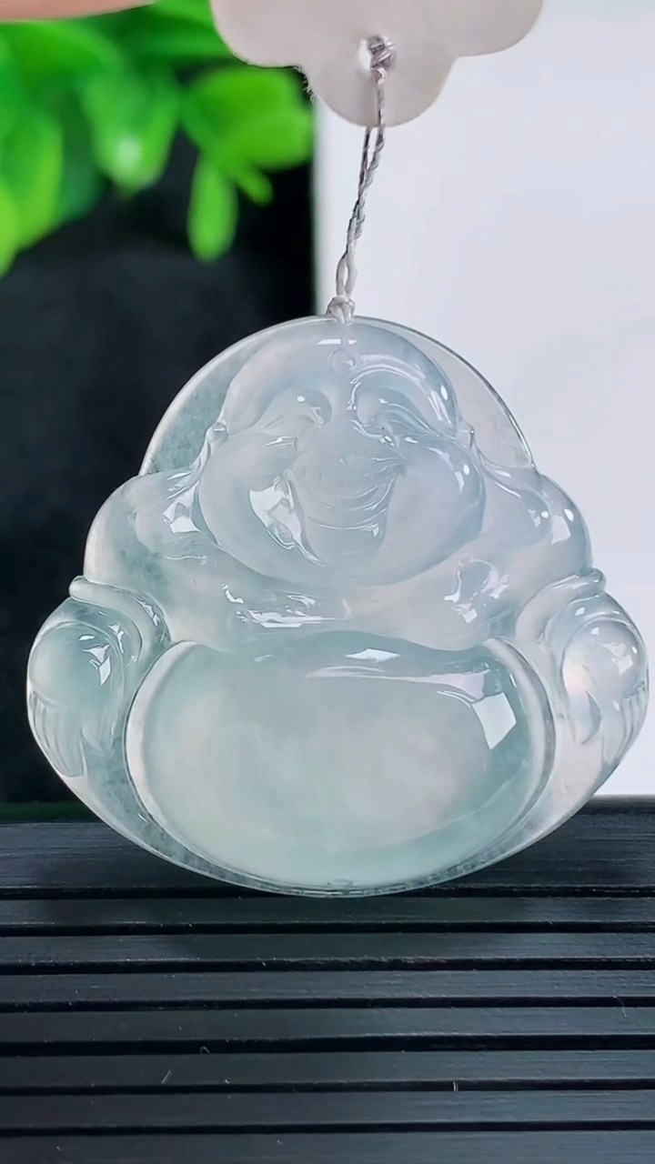 天然A货翡翠佛公吊坠尺寸33.2-35.5-5.4重量:10.63g
4月15日