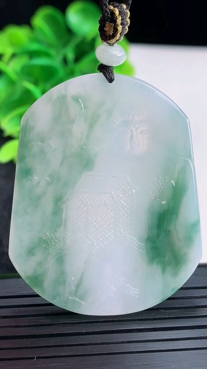 天然A货翡翠飘花山水佛头吊坠尺寸49.4-39.7-3.9重量:20.62g
4月16日