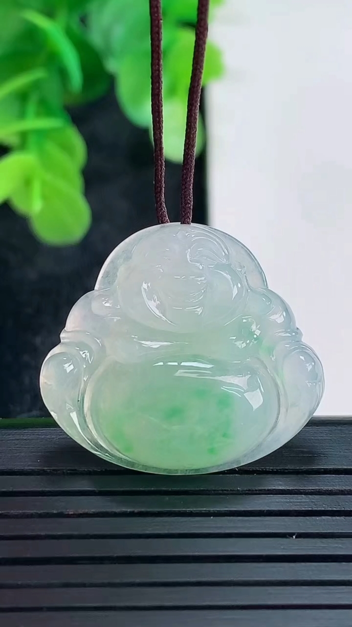 天然A货翡翠佛公吊坠尺寸24.3-27.5-5.5重量:5.80g
4月16日