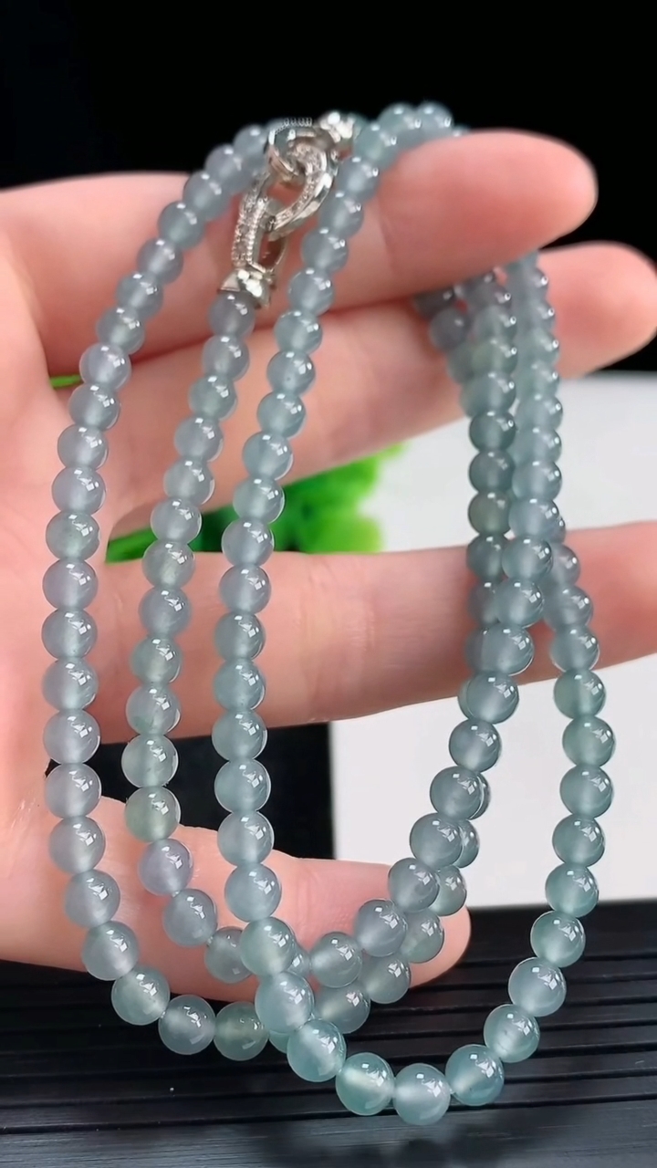 天然A货翡翠圆珠项链尺寸4.2重量:21.52g4月16日
工厂直销收藏佳品,种好水足，色泽均匀，有种有色，上手高大气！