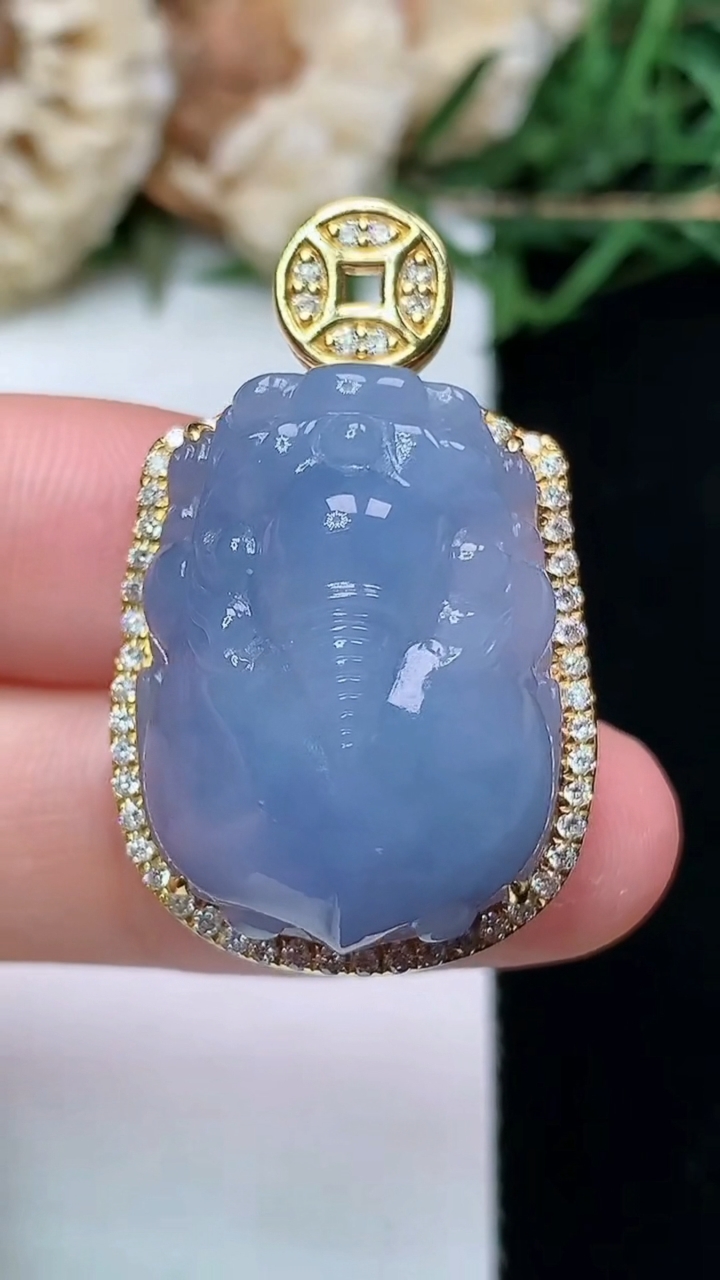 天然A货翡翠k金紫罗兰貔貅吊坠，尺寸33.6-20.8-14.2，裸石23-17.8，重量:10.99g
4月16日