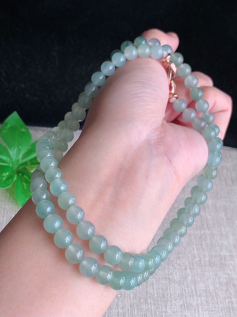 天然A货翡翠飘花圆珠项链毛衣链93颗 
尺寸6.4mm 重量55.14g 0415