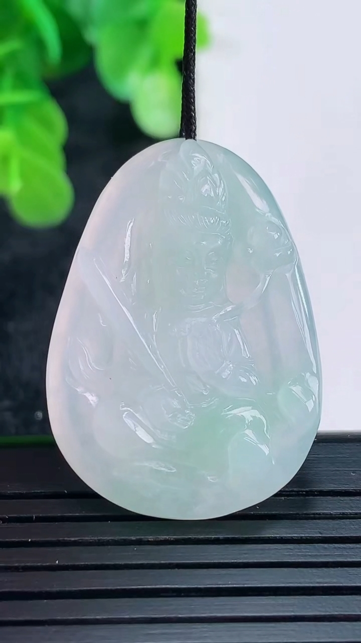 天然A货翡翠虚空藏菩萨吊坠尺寸33.8-23.8-5.6重量:7.66g
4月16日