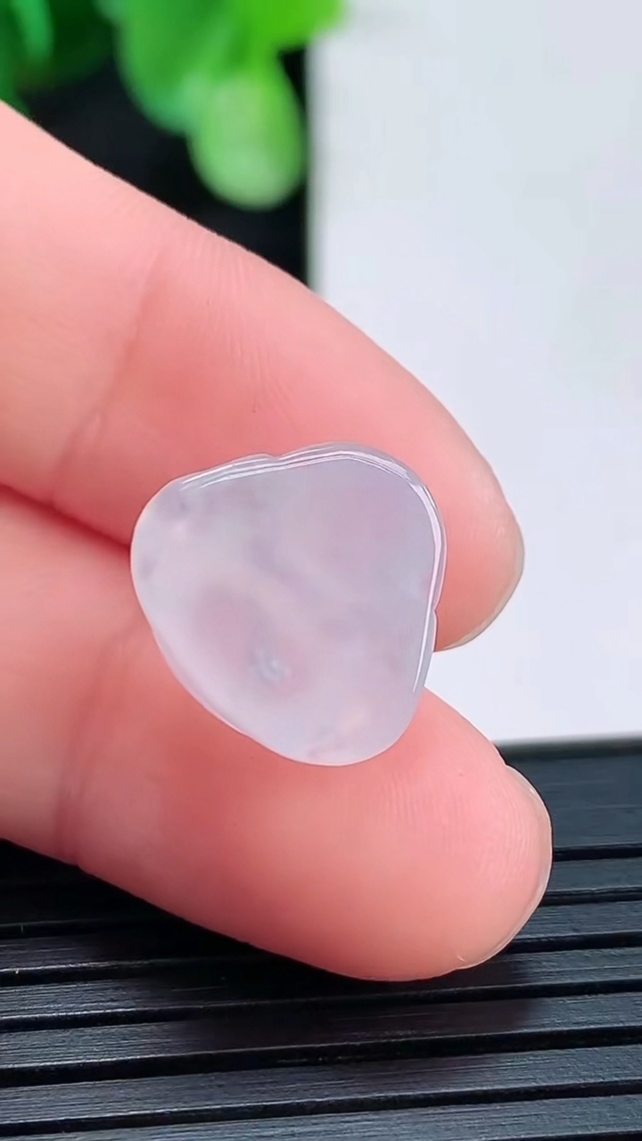 天然A货翡翠佛公镶嵌件尺寸12.7-14-5.7重量:1.65g
4月16日