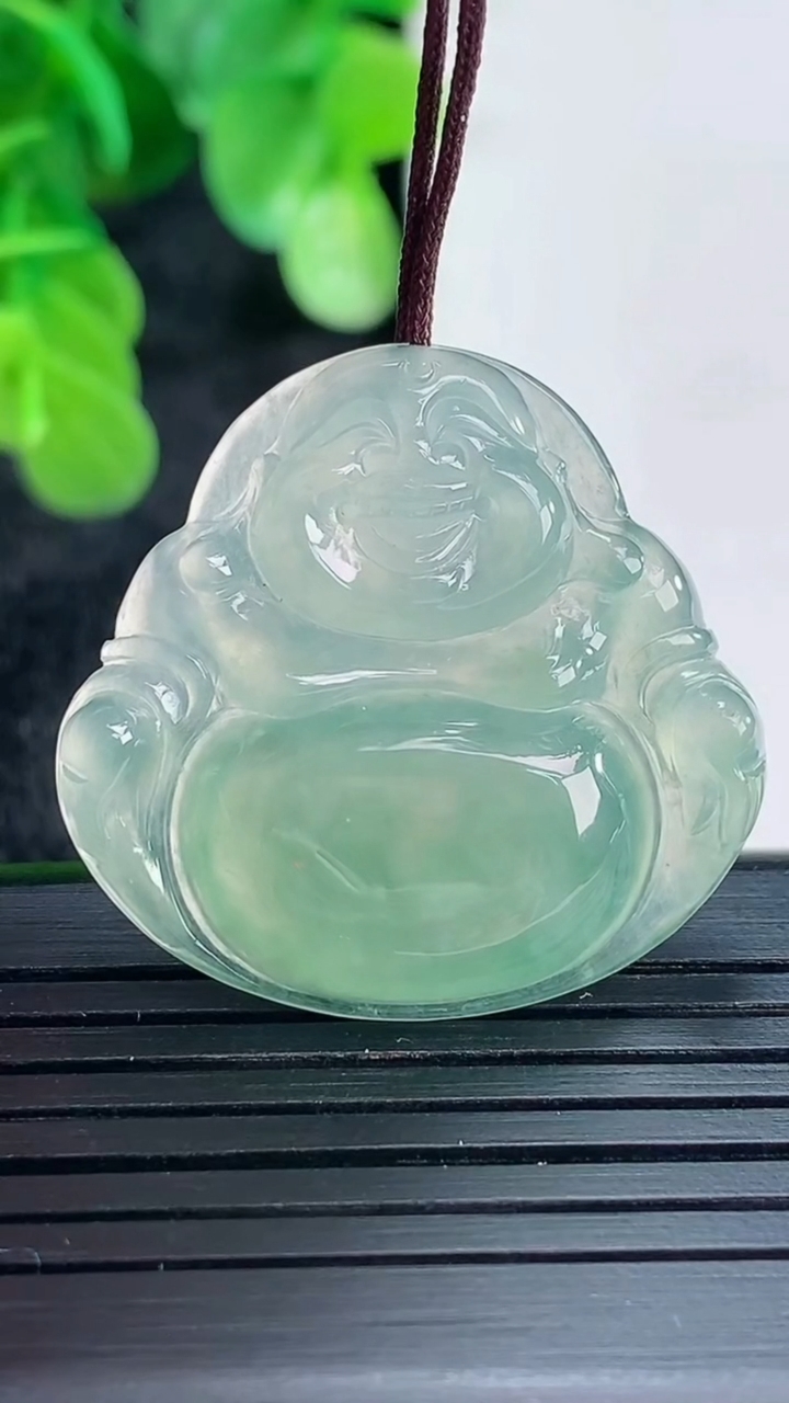 天然A货翡翠佛公吊坠尺寸28.4-30-5.5重量:7.65g
4月16日