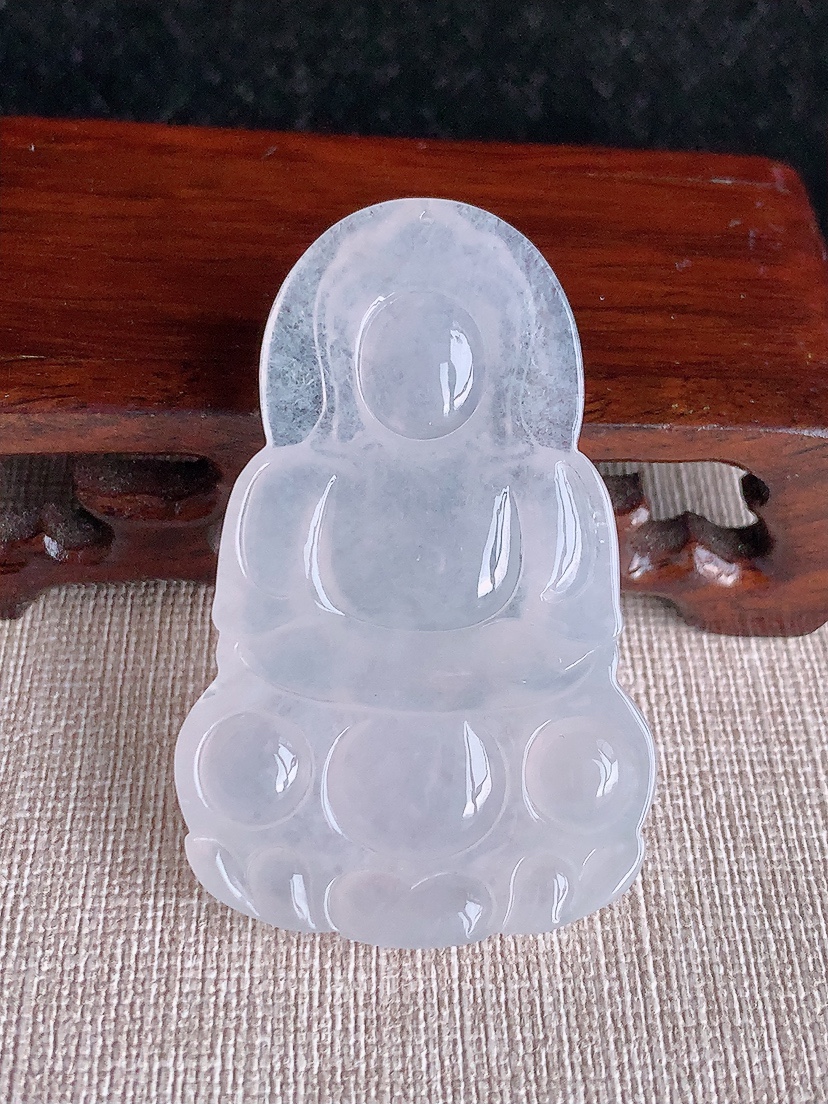 天然A货翡翠白冰白月光正装观音吊坠 
尺寸55.8-35.5-5.8mm 重量20.90g 0415