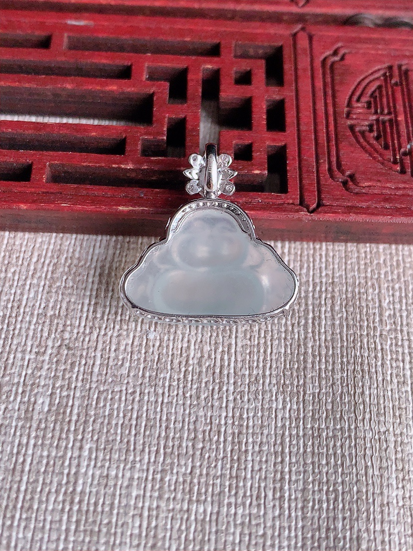 天然A货翡翠18K金伴钻镶嵌白冰白月光佛公吊坠 
尺寸22-13.8-21.4-6.8mm 重量3.44g 0415