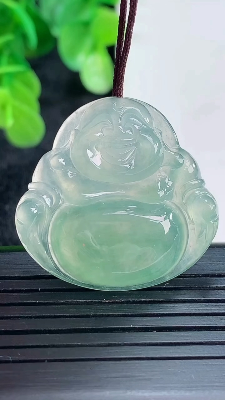 天然A货翡翠佛公吊坠尺寸28.4-30-5.5重量:7.65g
4月16日