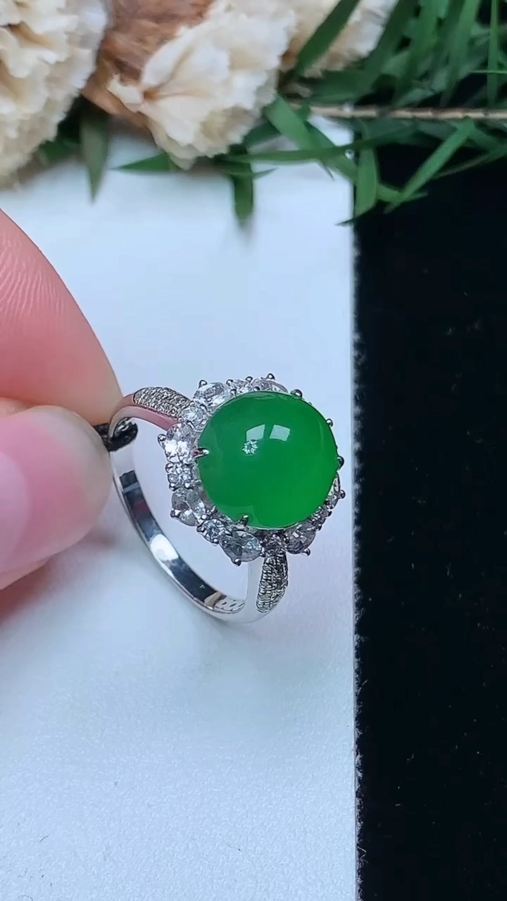 天然A货翡翠蛋面戒指，尺寸17-10.6-9.8，重量:4.48g2026年4月16日
工厂直销收藏