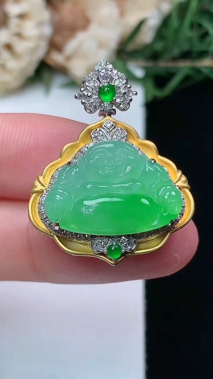 天然A货翡翠佛公吊坠，尺寸29.6-23.3-9.9
4月16日