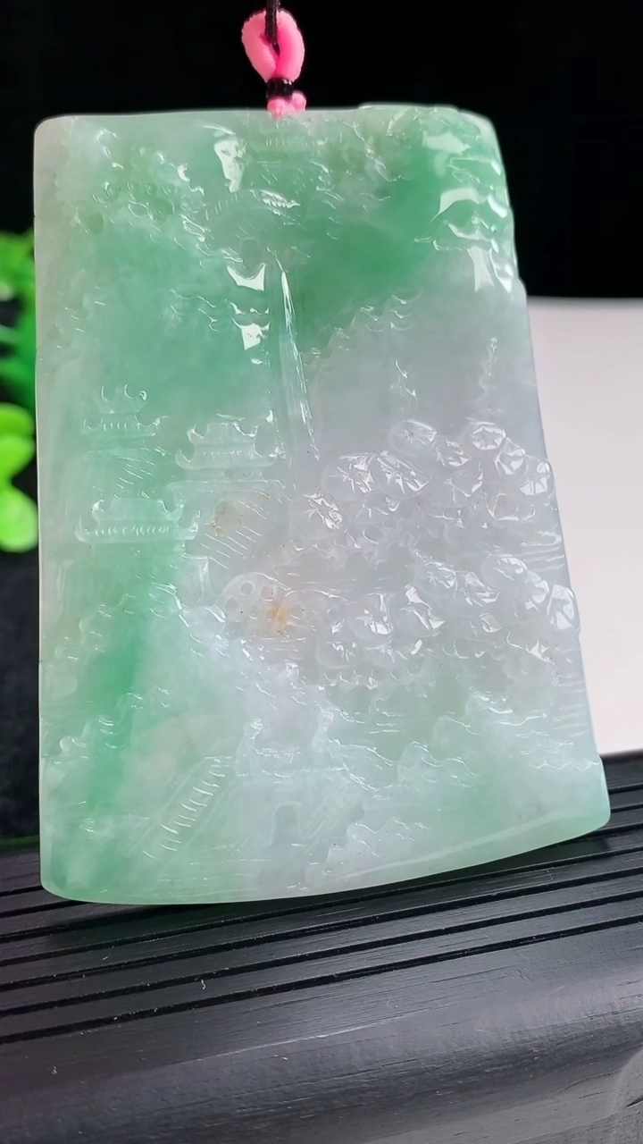 天然A货翡翠山水牌吊坠尺寸72-53.5-6重量:58.66g
4月16日