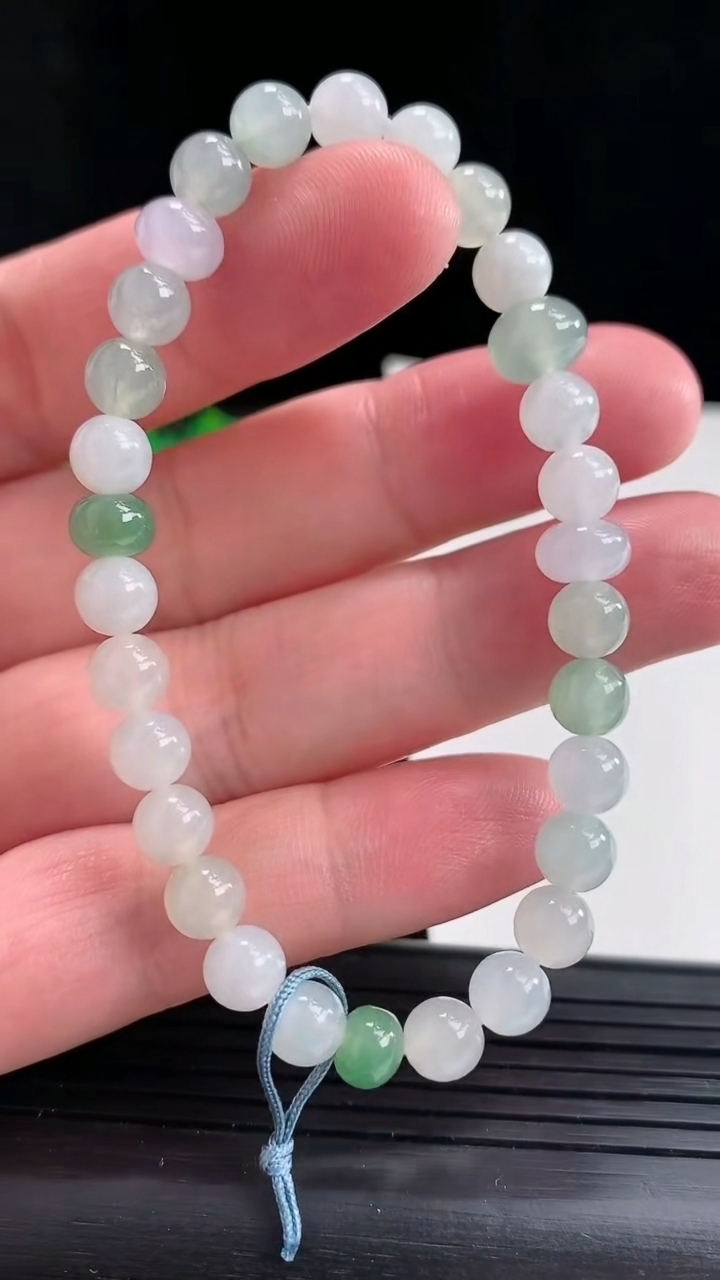 天然A货翡翠圆珠手串尺寸6.2重量:13.67g4月16日
工厂直销收藏佳品,种好水足，色泽均匀，有种有色，上手高大气！