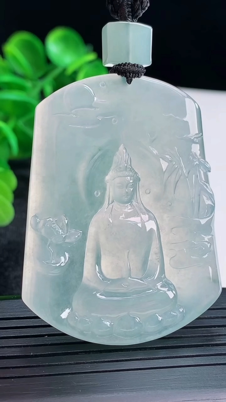 天然A货翡翠观音菩萨吊坠尺寸55.6-42.9-5.7重量:37.66g
4月16日