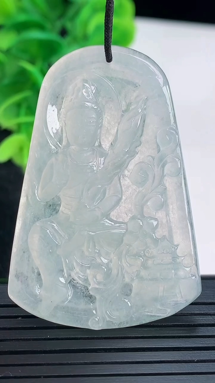 天然A货翡翠文殊菩萨吊坠尺寸50.2-34.3-4.4重量:15.70g
4月16日