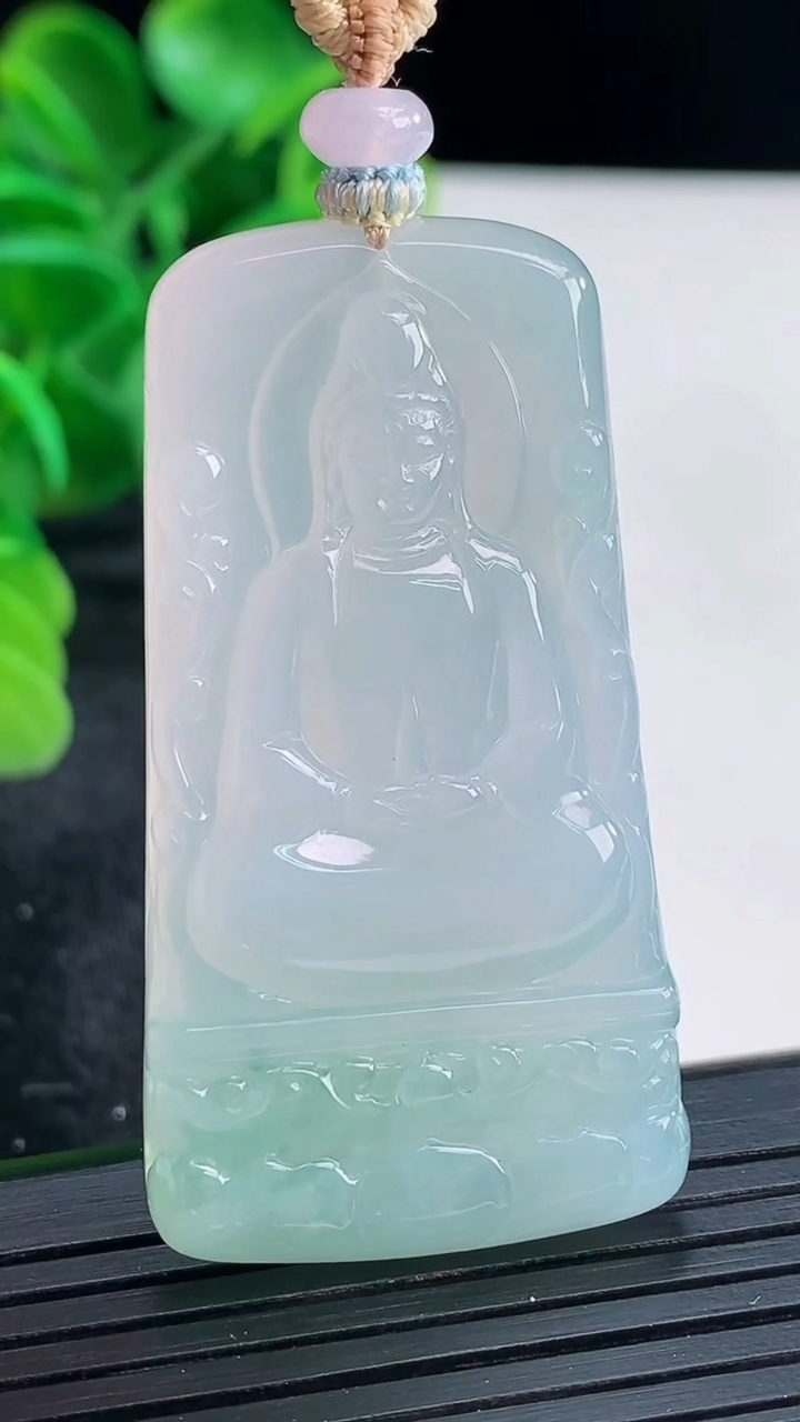 天然A货翡翠观音菩萨吊坠尺寸50.7-26.1-5.5重量:19.71g
4月16日