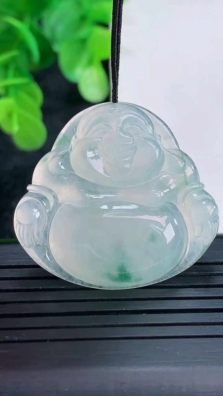 天然A货翡翠冰种飘花佛公镶嵌件尺寸31.1-33.9-5.4重量:9.93g
4月16日