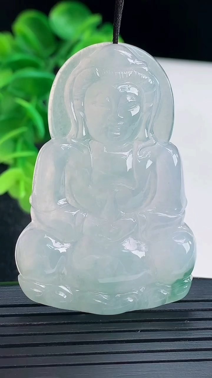 天然A货翡翠飘花观音菩萨吊坠尺寸54-36.6-5.7重量:20.15g
4月16日