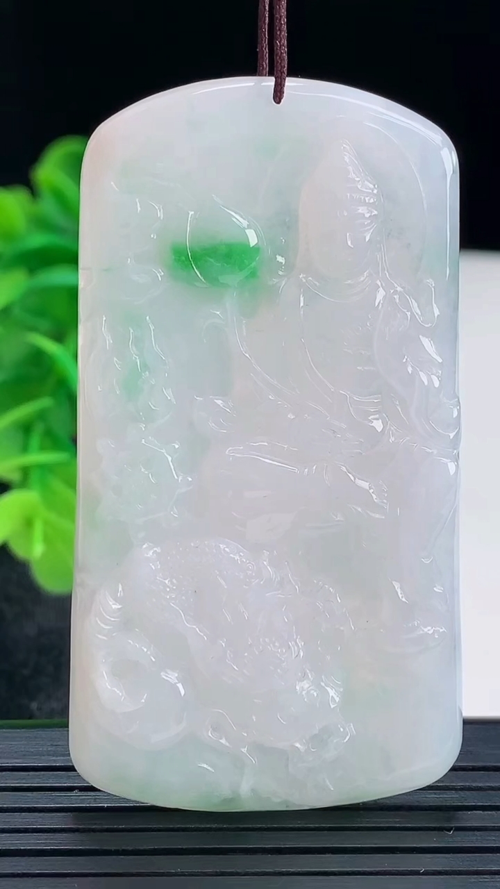 天然A货翡翠祥龙大势至菩萨吊坠尺寸64.7-34.1-4.7重量:26.96g
4月16日