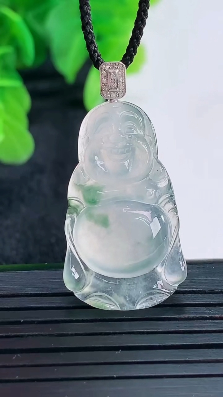 天然A货翡翠种飘花站佛 佛公吊坠尺寸35.4-16.3-5.4重量:4.49g
4月16日