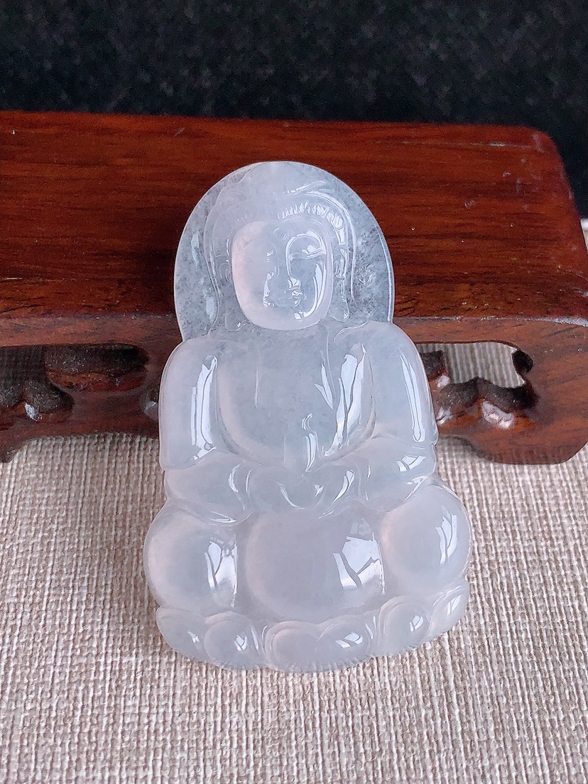 天然A货翡翠白冰白月光正装观音吊坠 
尺寸55.8-35.5-5.8mm 重量20.90g 0415