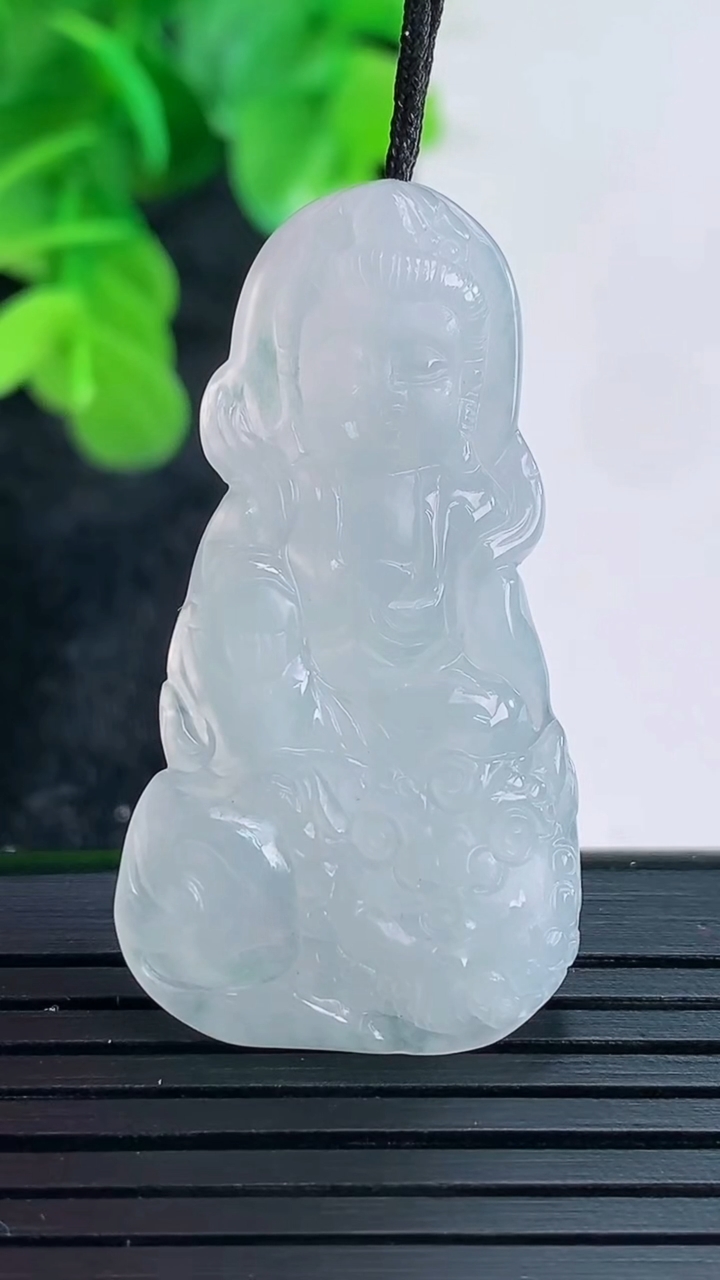 天然A货翡翠文殊菩萨吊坠尺寸39.7-21-4.3重量:6.29g
4月16日