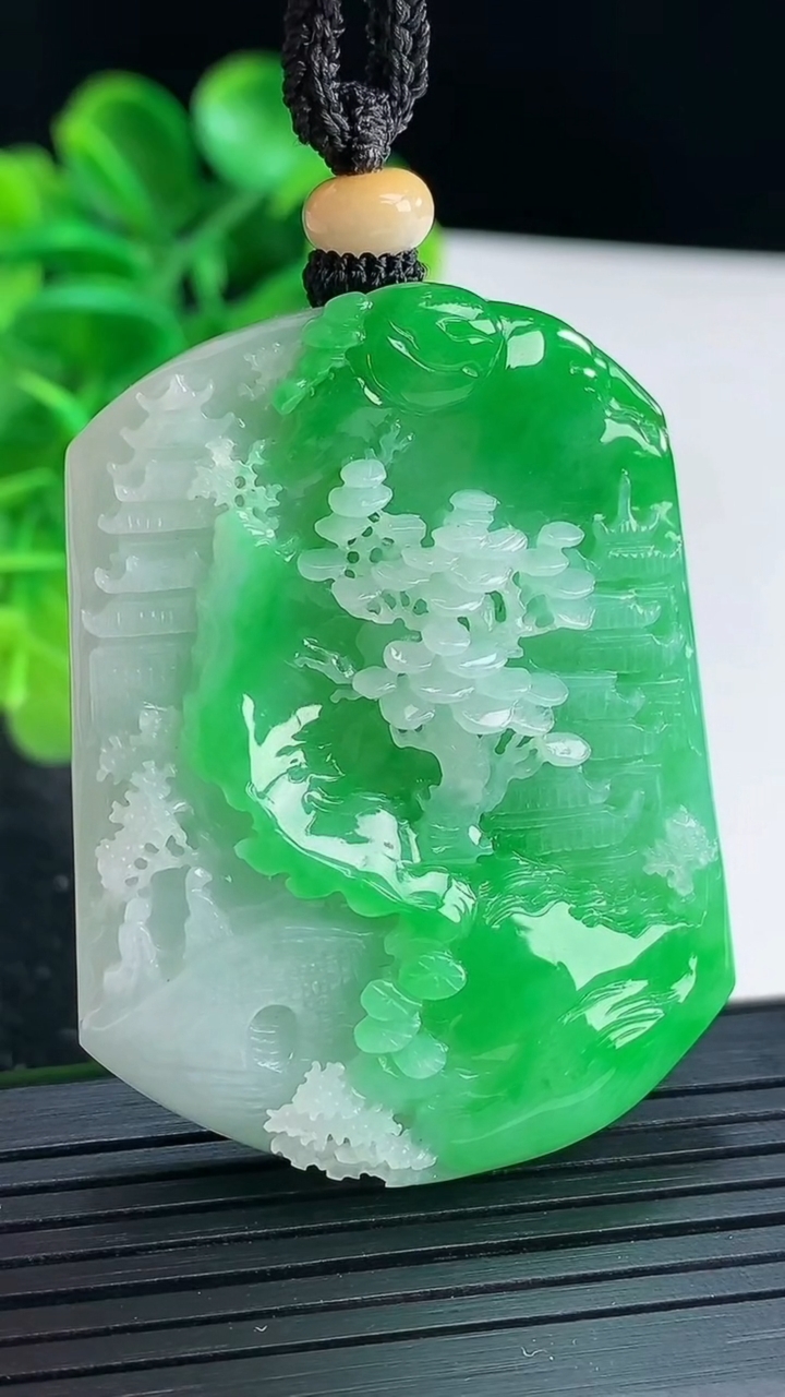 天然A货翡翠山水牌吊坠尺寸49.2-36.7-9.4重量:36.36g
4月16日