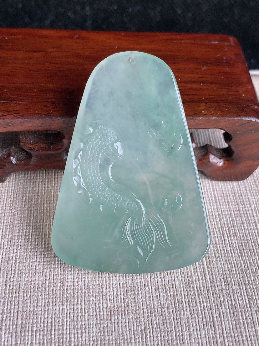 天然A货翡翠晴水不动明王吊坠 
尺寸54.5-38.8-5.6mm 重量23.20g 0415